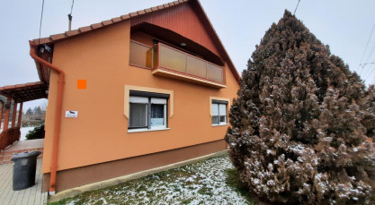 KÍTŰNŐ ÁLLAPOTÚ CSALÁDI HÁZ ELADÓ!