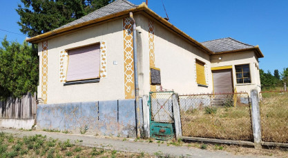 NAGYBERKIBEN KEDVEZŐ ÁRON  CSALÁDI HÁZ ELADÓ!