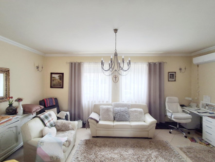 TÁGAS CSALÁDI HÁZ AZ ÉSZAK-NYUGATI VÁROSRÉSZBEN ELADÓ!