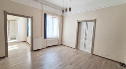 KAPOSVÁR BELVÁROSÁBAN 3 SZOBÁS, NAGY ALAPTERÜLETŰ LAKÁS ELADÓ!