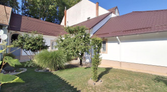 KAPOSVÁR BELVÁROSÁBAN 3 SZOBÁS, NAGY ALAPTERÜLETŰ LAKÁS ELADÓ!