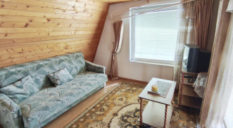 KITŰNŐ ELOSZTÁSÚ, TÁGAS CSALÁDI HÁZ ELADÓ!