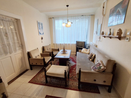 KÖZEL A VÁROSHOZ 3 SZOBA, NAPPALIS CSALÁDI HÁZ ELADÓ!