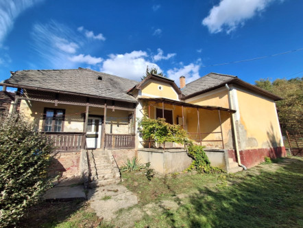 BALATON KÖZELÉBEN HANGULATOS CSALÁDI HÁZ ELADÓ!