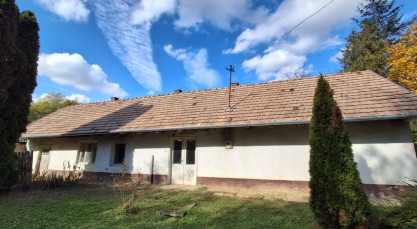 KIS HÁZ, KIS TELEKKEL A BALATON KÖZELÉBEN ELADÓ!
