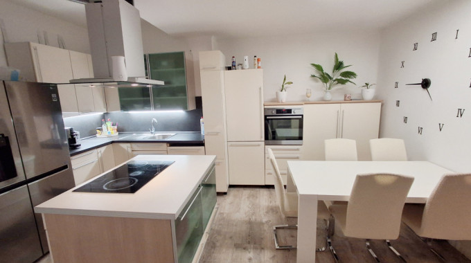 2 LAKRÉSZES CSALÁDI HÁZ IGALBAN ELADÓ!