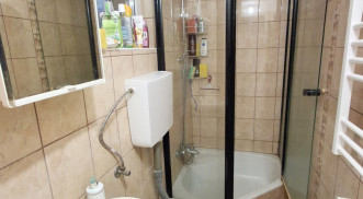 2 LAKRÉSZES CSALÁDI HÁZ IGALBAN ELADÓ!