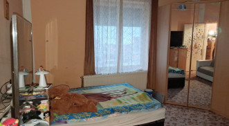 2 LAKRÉSZES CSALÁDI HÁZ IGALBAN ELADÓ!