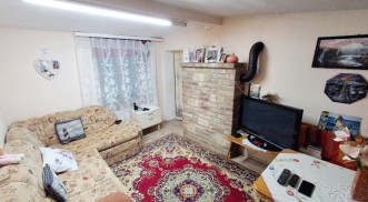 2 LAKRÉSZES CSALÁDI HÁZ IGALBAN ELADÓ!