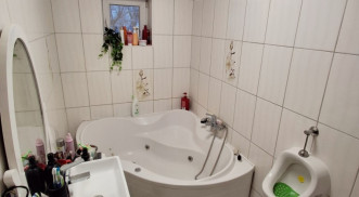 2 LAKRÉSZES CSALÁDI HÁZ IGALBAN ELADÓ!