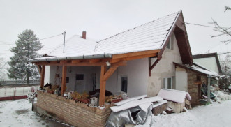 2 LAKRÉSZES CSALÁDI HÁZ IGALBAN ELADÓ!