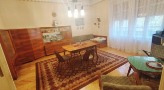 2 SZOBÁS 1. EMELETI LAKÁS A BELVÁROSBAN KIADÓ!