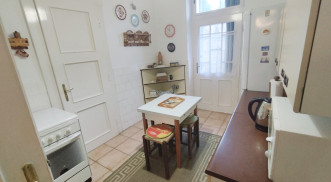 2 SZOBÁS 1. EMELETI LAKÁS A BELVÁROSBAN KIADÓ!