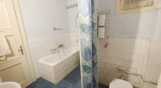 2 SZOBÁS 1. EMELETI LAKÁS A BELVÁROSBAN KIADÓ!