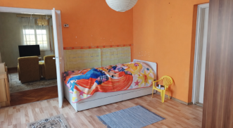 HANGULATOS CSALÁDI HÁZ A KELETI VÁROSRÉSZBEN ELADÓ!