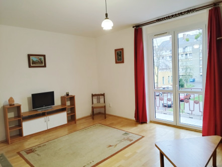 KÉNYELMES 1 EMELETI LAKÁS A BELVÁROSBAN ELADÓ!