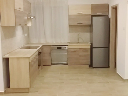 FÖLDSZINTEN, ÚJSZERŰ LAKÁS ELADÓ!