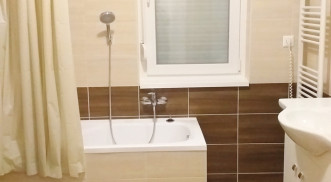 FÖLDSZINTEN, ÚJSZERŰ LAKÁS ELADÓ!