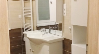 FÖLDSZINTEN, ÚJSZERŰ LAKÁS ELADÓ!