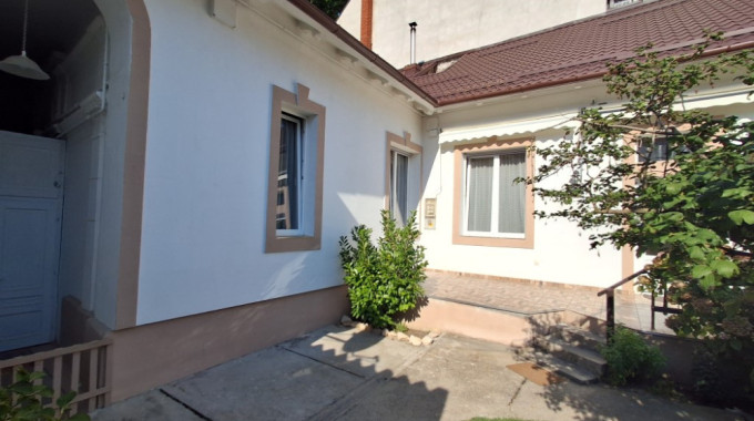 GALÉRIÁS GARZONLAKÁS A BELVÁROSBAN ELADÓ!