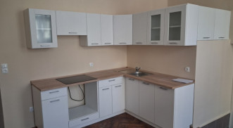 GALÉRIÁS GARZONLAKÁS A BELVÁROSBAN ELADÓ!