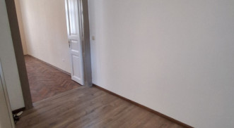 GALÉRIÁS GARZONLAKÁS A BELVÁROSBAN ELADÓ!