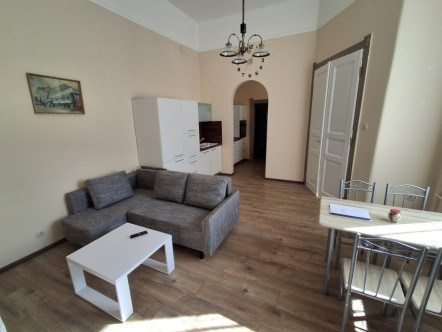 FELÚJÍTOTT, BELVÁROSI LAKÁS ELADÓ!