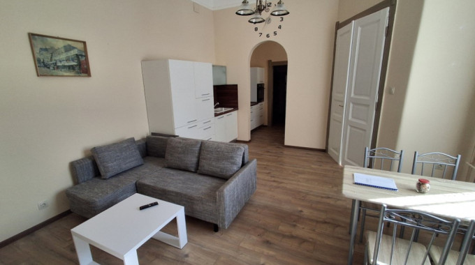 FELÚJÍTOTT, BELVÁROSI LAKÁS ELADÓ!