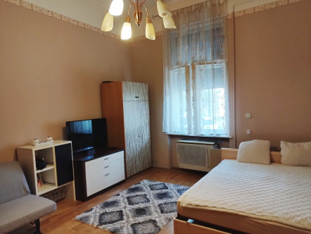 TÁGAS LAKÁS A BELVÁROSBAN ELADÓ!