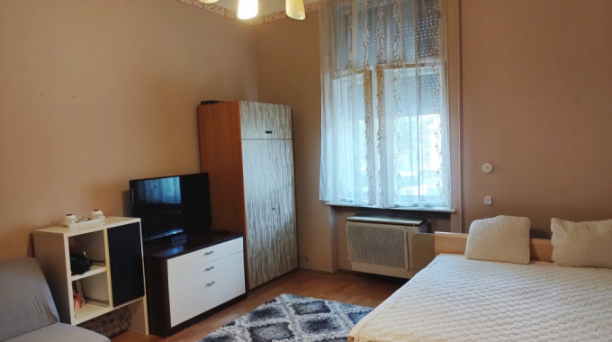 TÁGAS LAKÁS A BELVÁROSBAN ELADÓ!