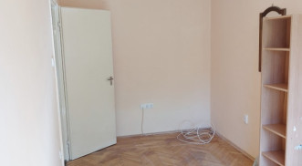 BELVÁROSBAN 2 SZOBÁS, 2. EMELETI LAKÁS ELADÓ!