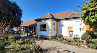 EGYEDI KIALAKÍTÁSÚ CSALÁDI HÁZ ELADÓ!