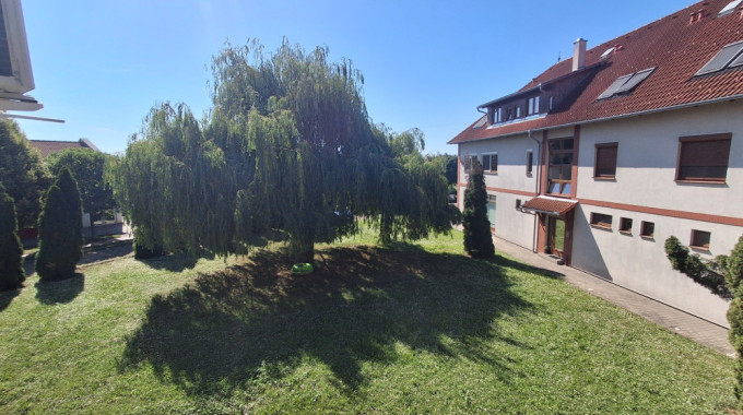 A KECELHEGYI LAKÓPARKBAN  1 SZOBÁS, ERKÉLYES LAKÁS ELADÓ!