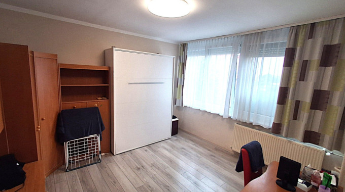 KAPOSVÁRON A KINIZSI LAKÓTELEPEN 2 SZOBÁS LAKÁS ELADÓ!