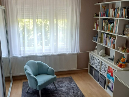 FIATALOS, AZONNAL KÖLTÖZHETŐ LAKÁS KIEMELKEDŐ ADOTTSÁGOKKAL!