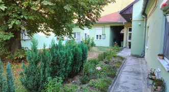 KERTKAPCSOLATOS LAKÁS A BELVÁROSBAN ELADÓ!