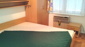 A BELVÁROSBAN ERKÉLYES, 2 SZOBA, NAPPALIS, LAKÁS ELADÓ!