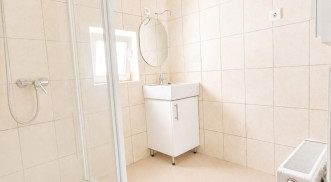 AZONNAL BEKÖLTÖZHETŐ, FELÚJÍTOTT CSALÁDI HÁZ ELADÓ!